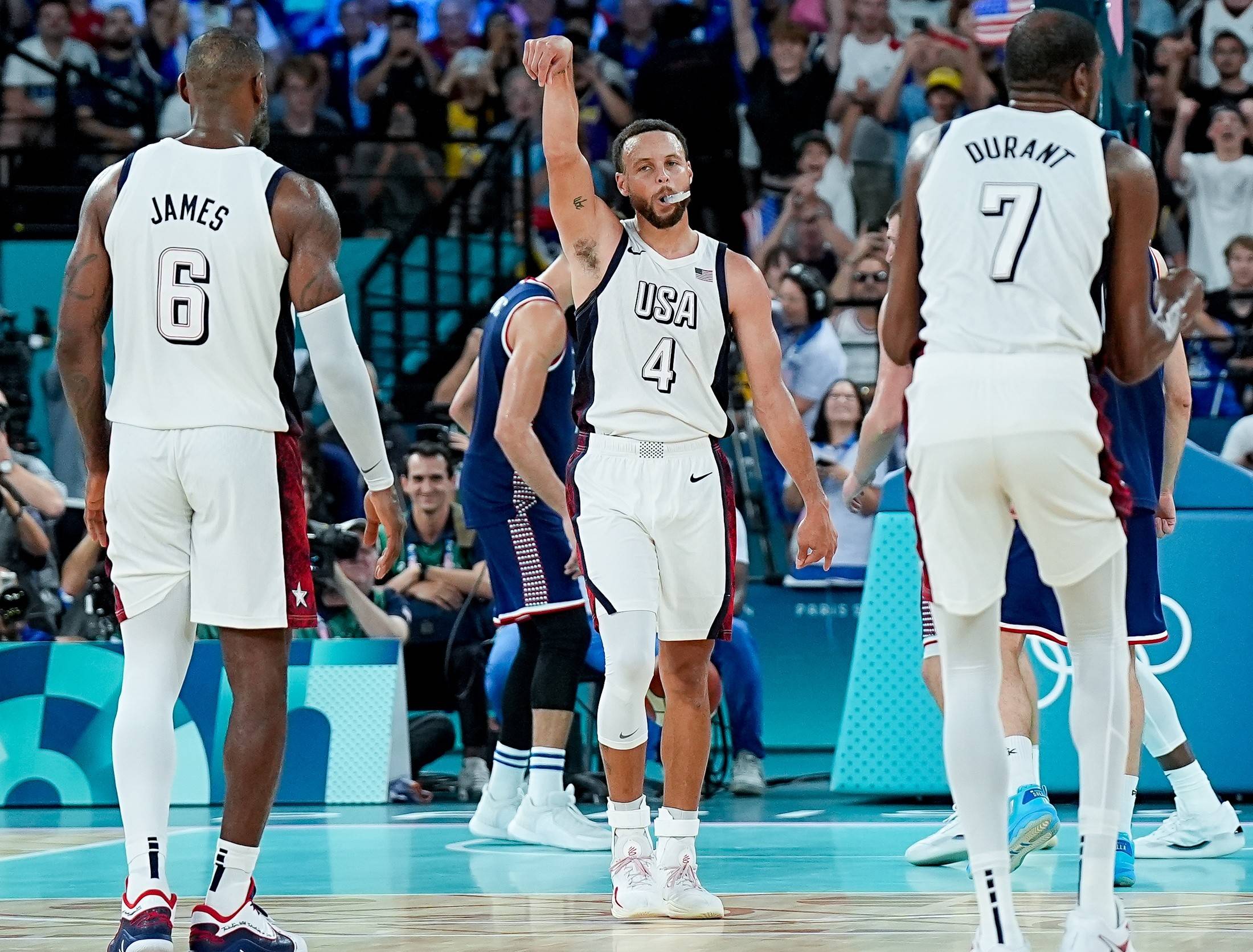 比赛局势复杂首场状态出色，加拿大队观众沸腾！，詹姆斯重返赛场赛场气氛高涨的简单介绍-九游平台